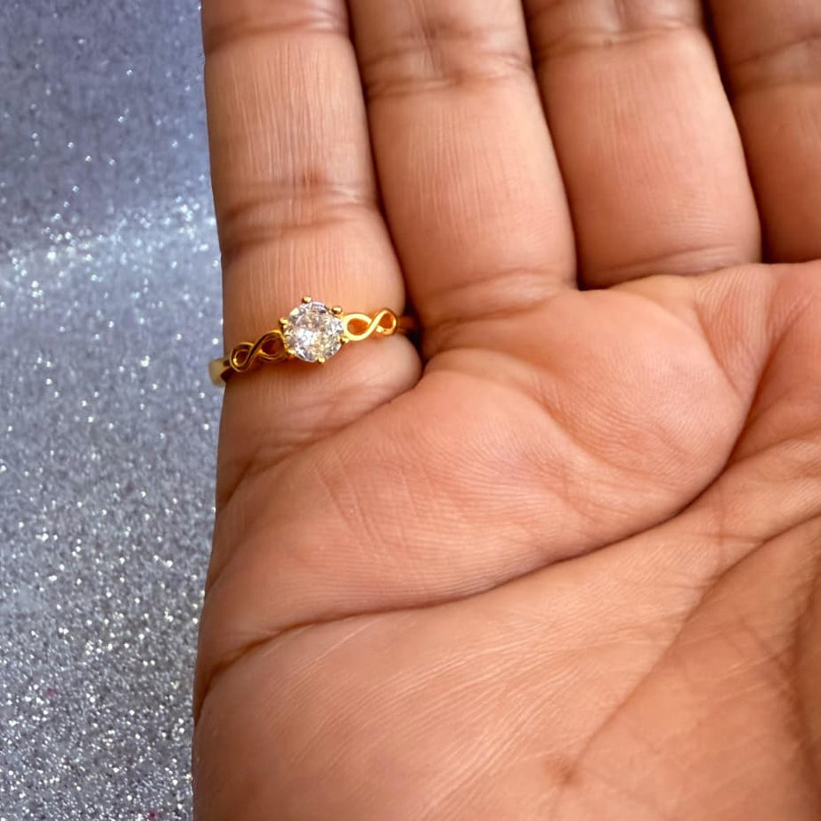 Anillo dama Diseño Infinito Circón  en Plata 925 con Baño de Oro 18kilates
