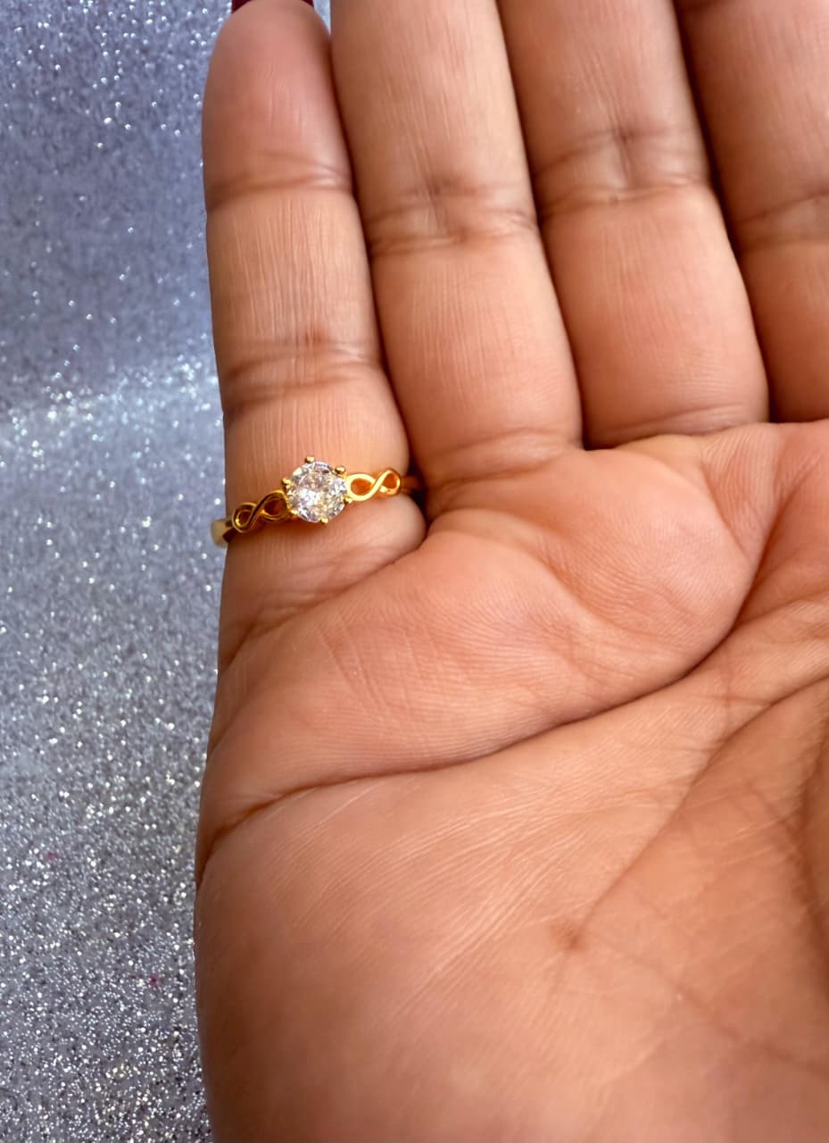 Anillo dama Diseño Infinito Circón  en Plata 925 con Baño de Oro 18kilates