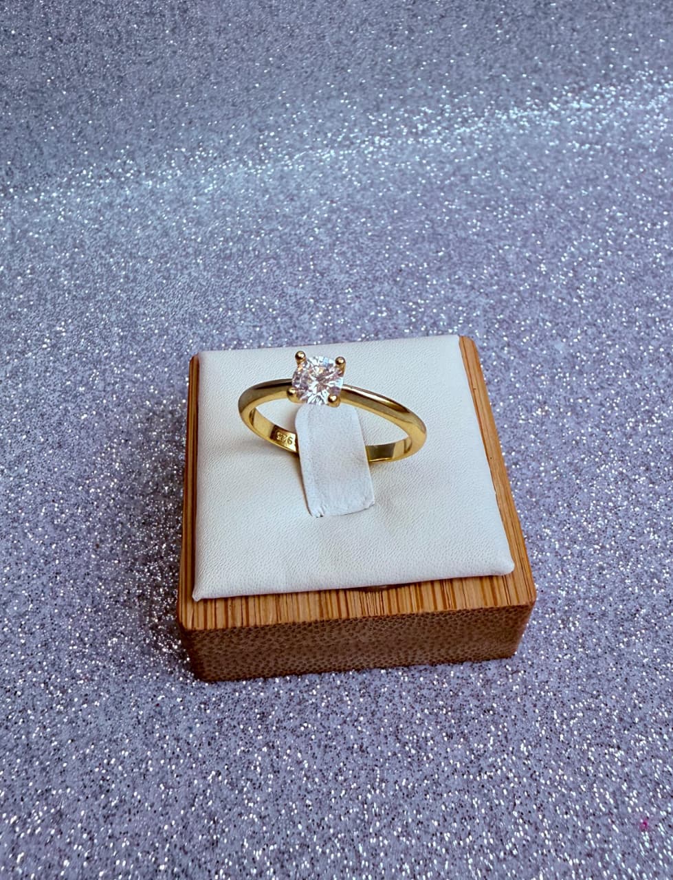 Anillo dama Diseño circón  en Plata 925 con Baño de Oro 18kilates