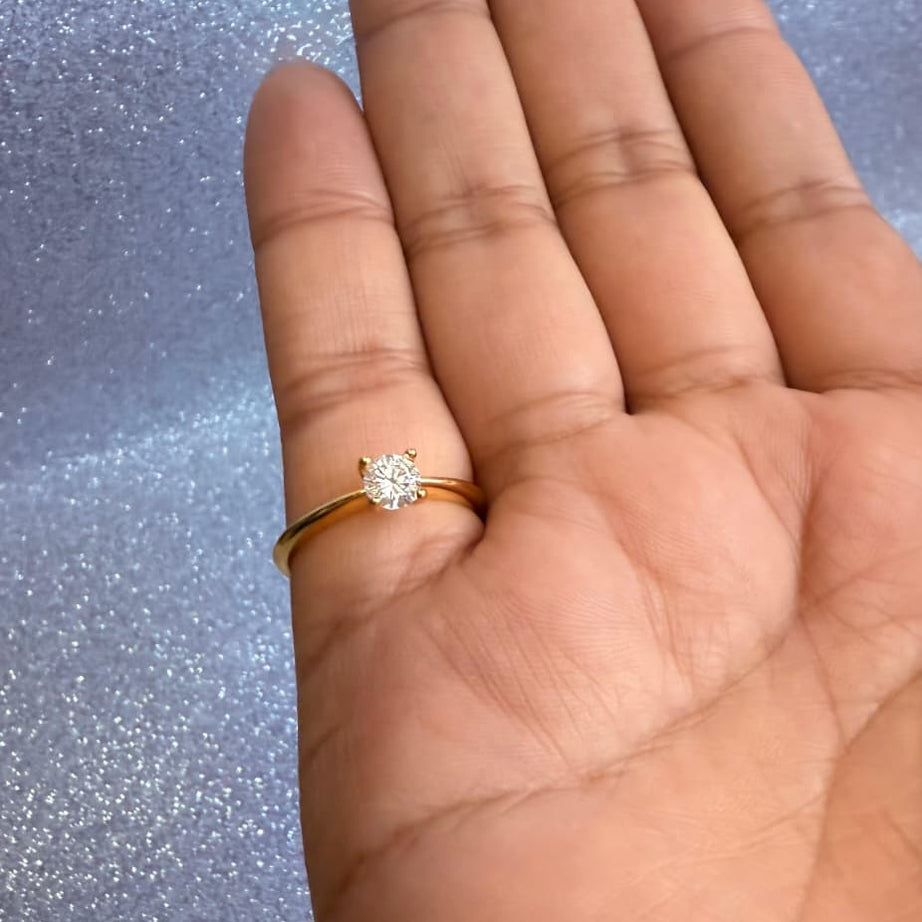 Anillo dama Diseño circón  en Plata 925 con Baño de Oro 18kilates