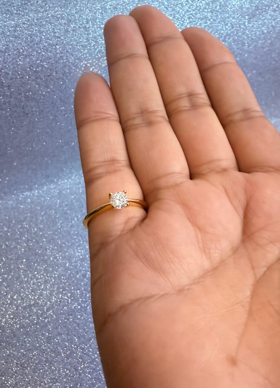 Anillo dama Diseño circón  en Plata 925 con Baño de Oro 18kilates