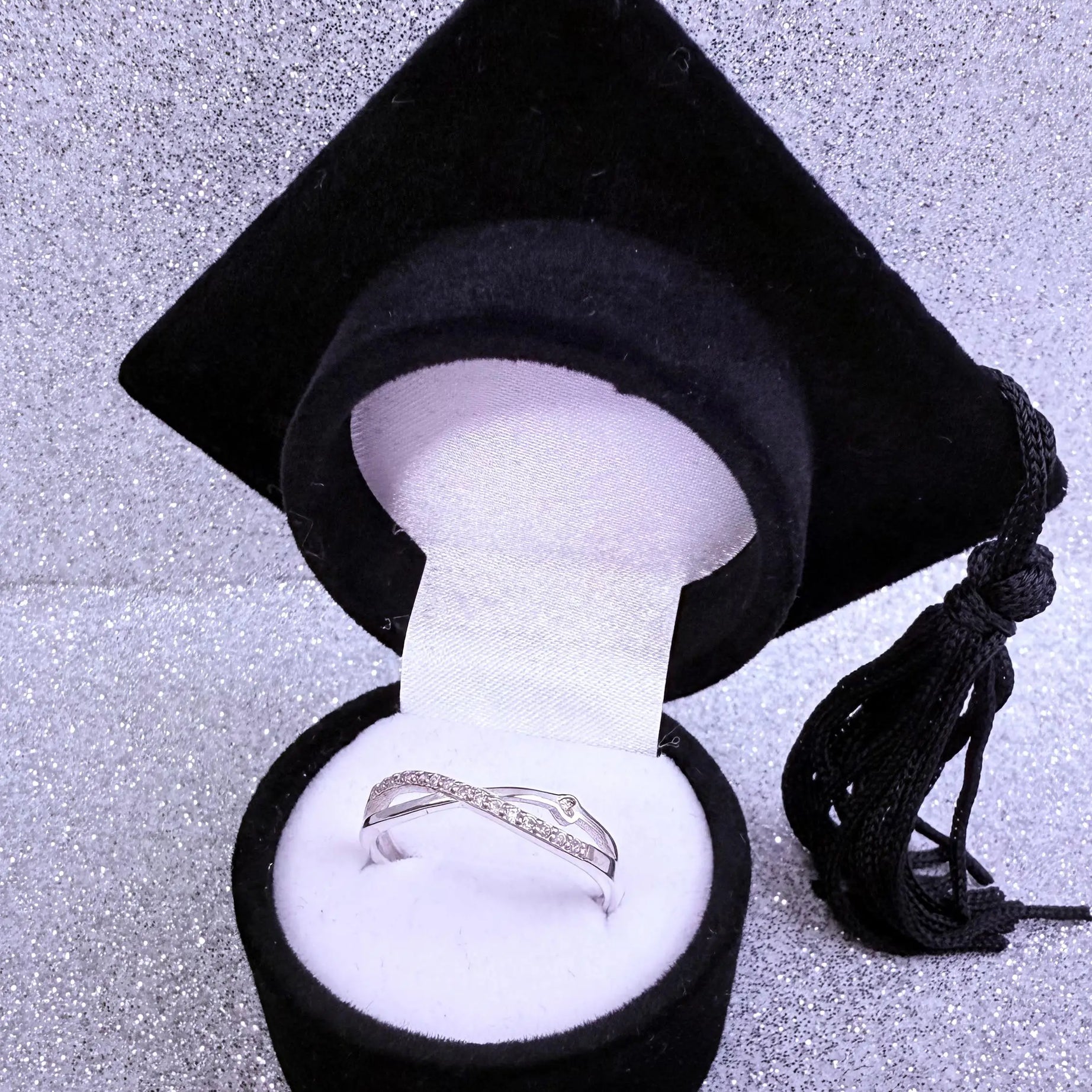 Anillo dama Infinito con corazón microcircones cristal Plata fina ley 925 con caja birrete negro