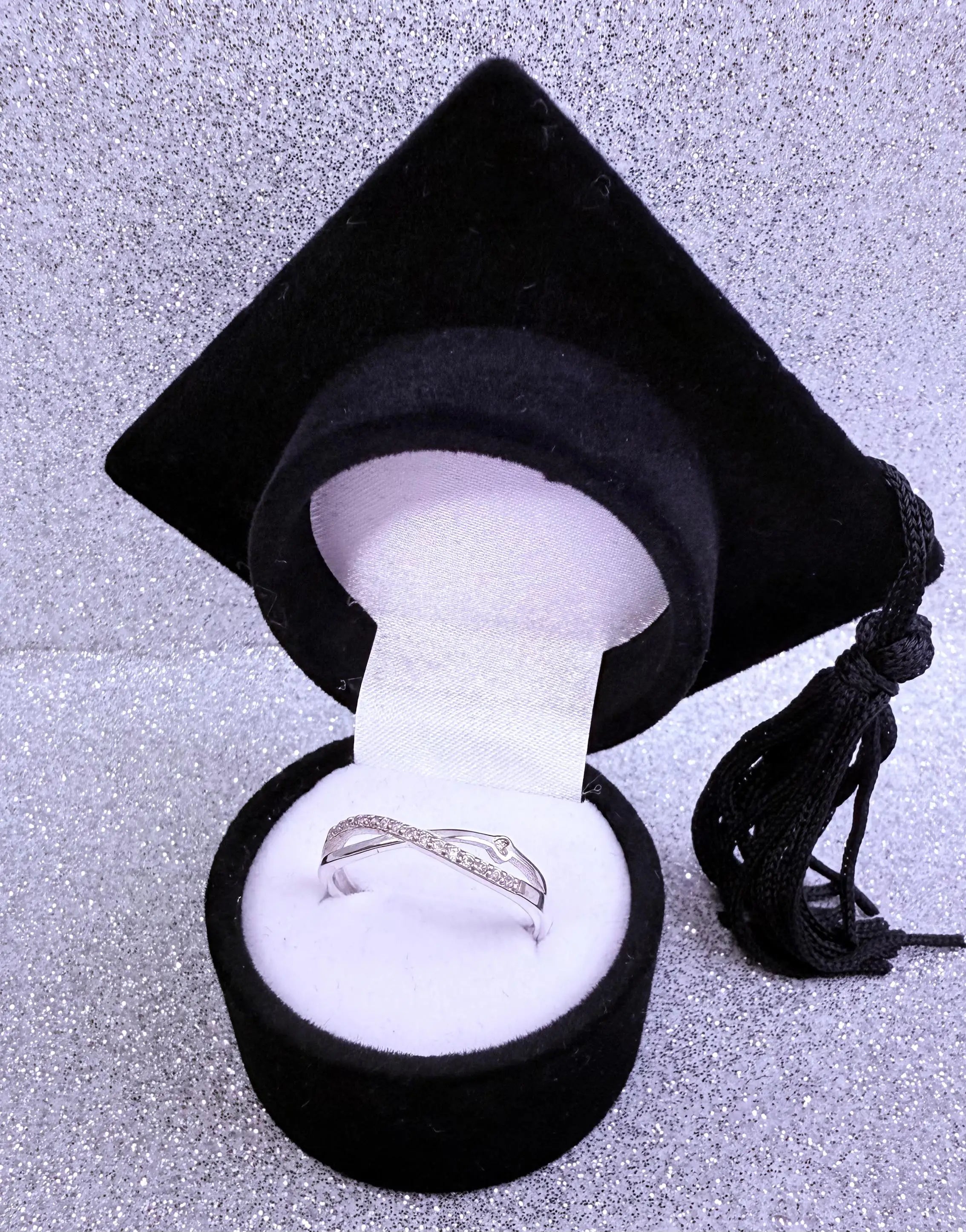 Anillo dama Infinito con corazón microcircones cristal Plata fina ley 925 con caja birrete negro