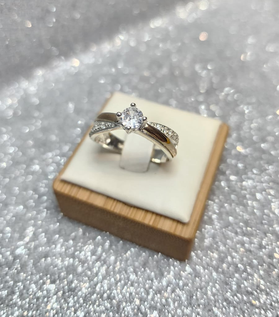 Anillo Dama Diseño Circón P.925 con Oro de 14kilates