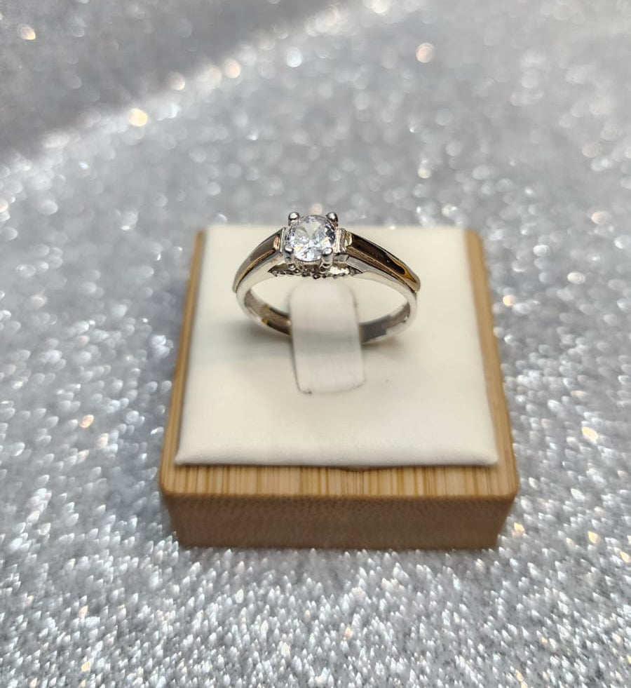Anillo Dama Diseño solitario Circón P.925 con Oro de 14kilates
