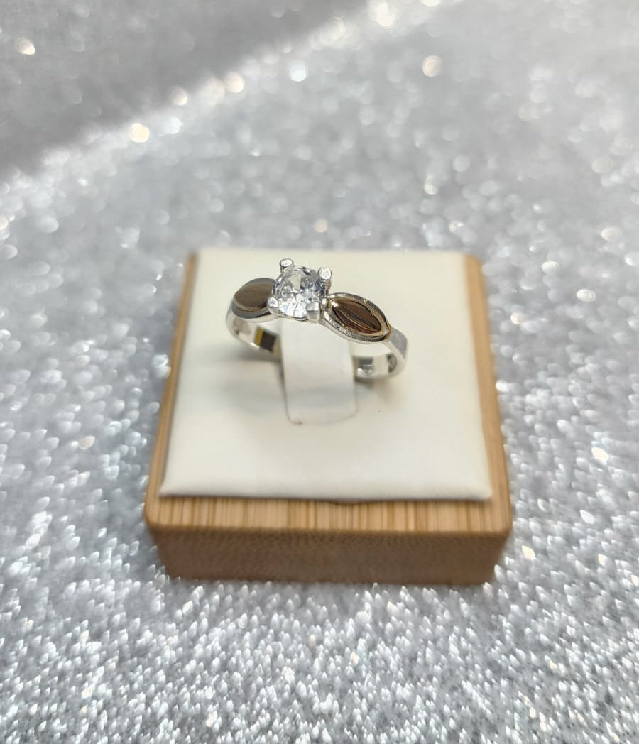 Anillo Dama Diseño solitario Circón P.925 con Oro de 14kilates