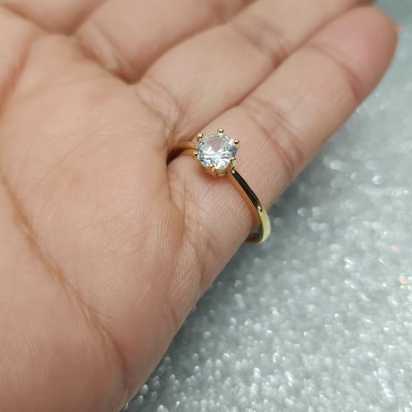 Anillo dama Diseño Solitario Circón  en Plata 925 con Baño de Oro 18kilates