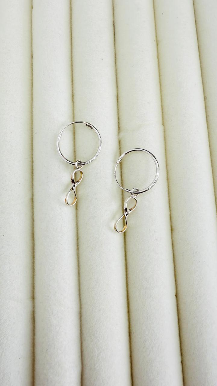 Aros Argolla Diseño Liso con dije Infinito  14mm