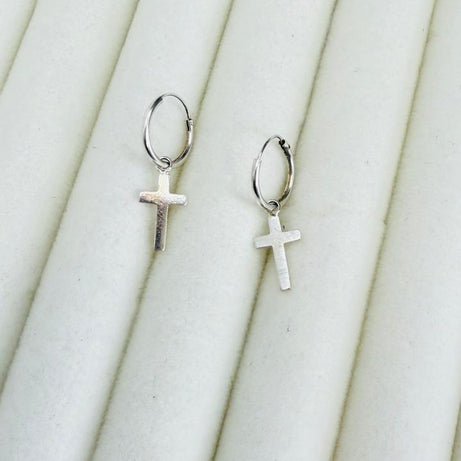 Aros Argolla Diseño liso con dije cruz 10mm