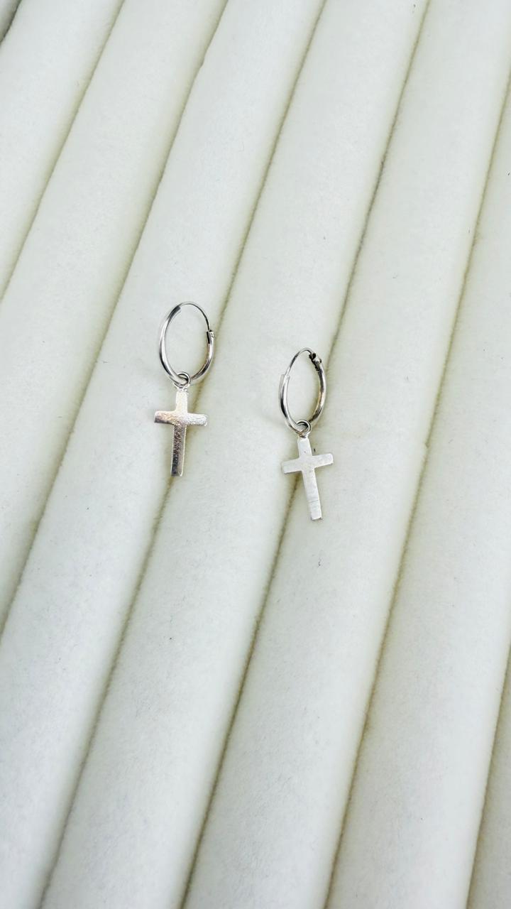 Aros Argolla Diseño liso con dije cruz 10mm