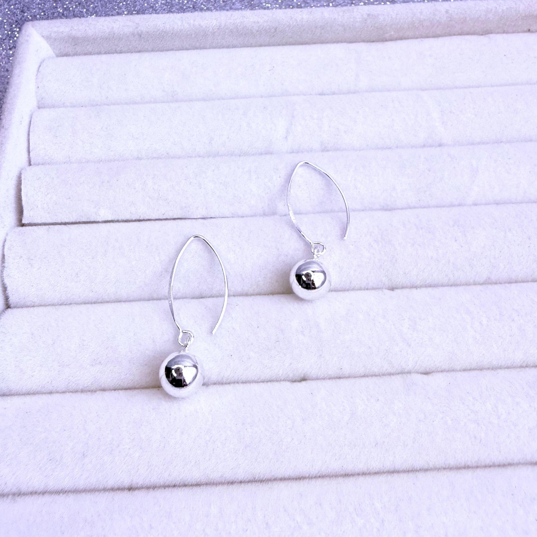 Aros dama Diseño Pelotita colgante Plata fina ley 925