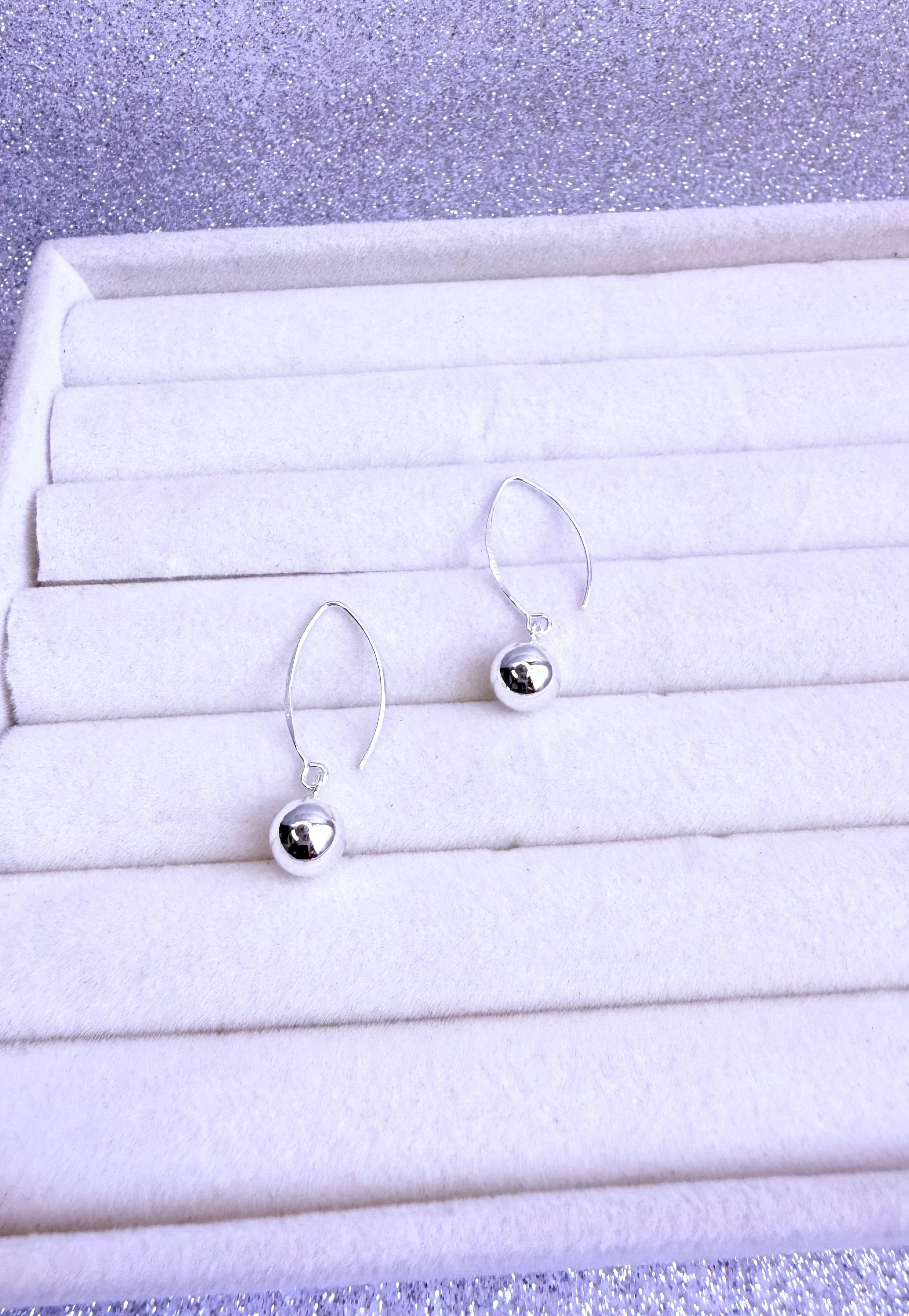 Aros dama Diseño Pelotita colgante Plata fina ley 925