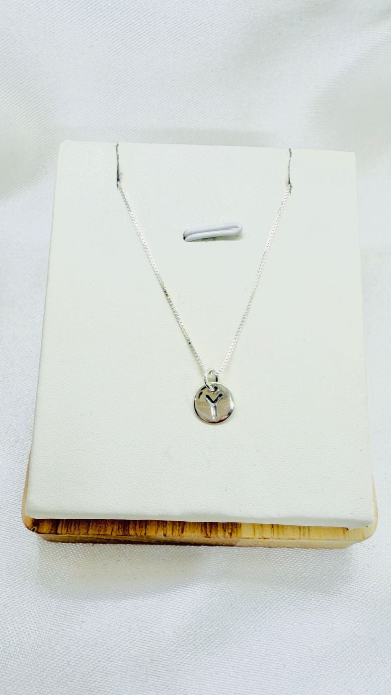 Cadena con Colgante Placa redonda Letra inicial 8mm