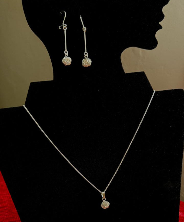 Conjunto Dama Diseño Nudos Colgantes