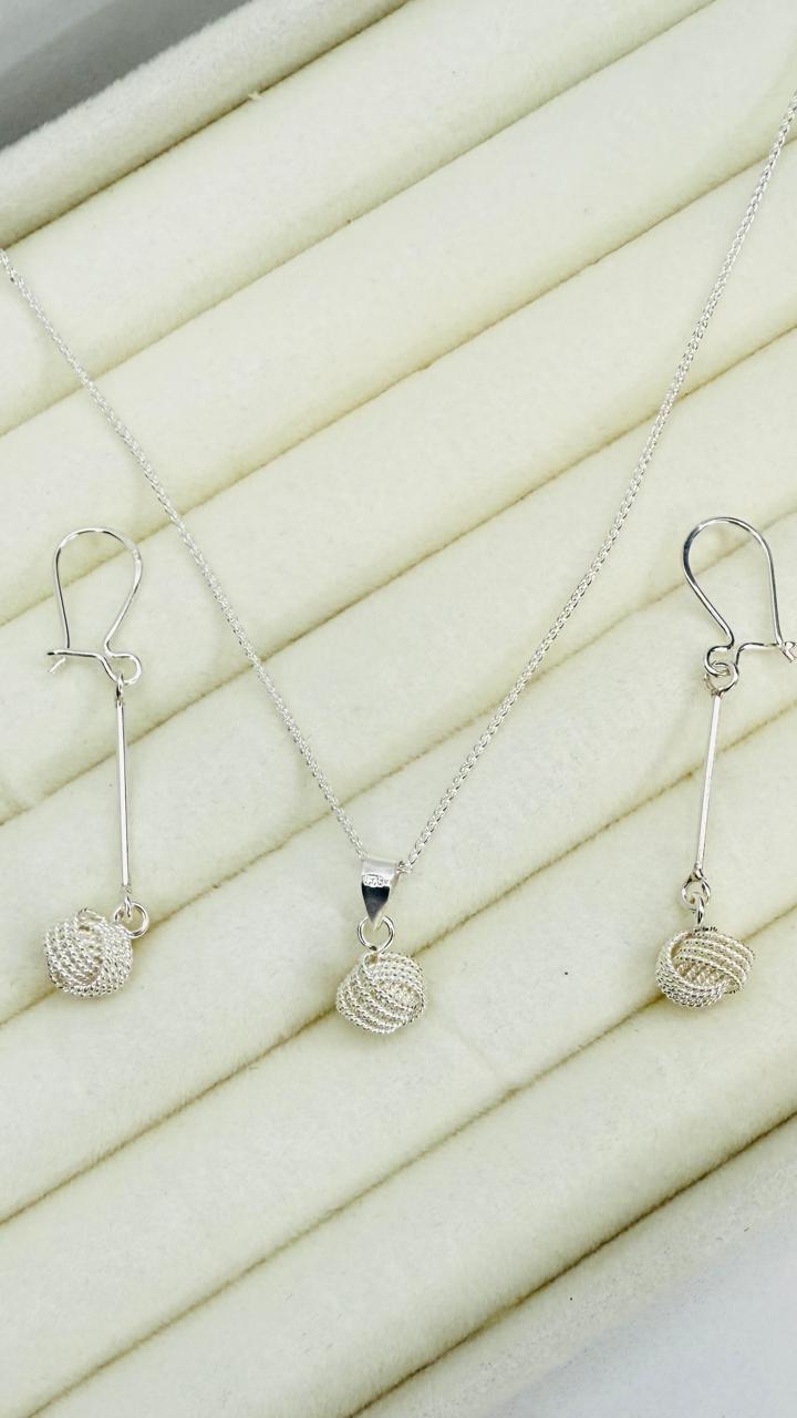 Conjunto Dama Diseño Nudos Colgantes