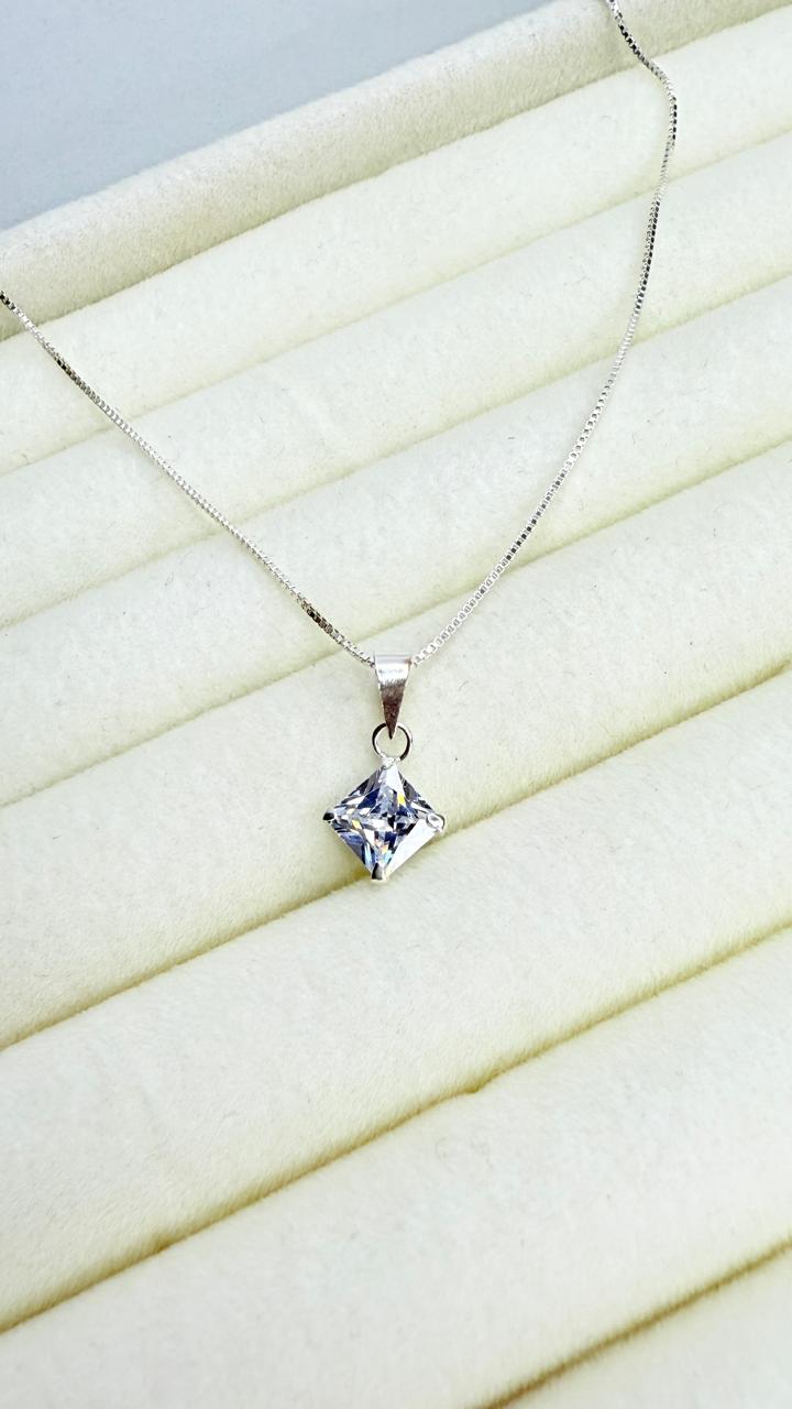 Cadena con dije Circón Cristal