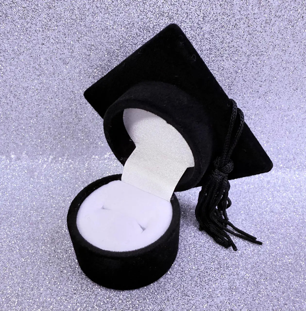 Caja diseño Birrete Negro Anillo/Aros