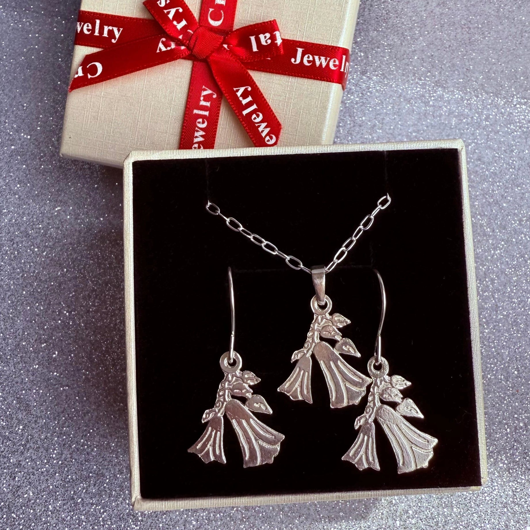 Conjunto Dama Diseño Diseño Copihues Plata fina ley 925 y Plata 950