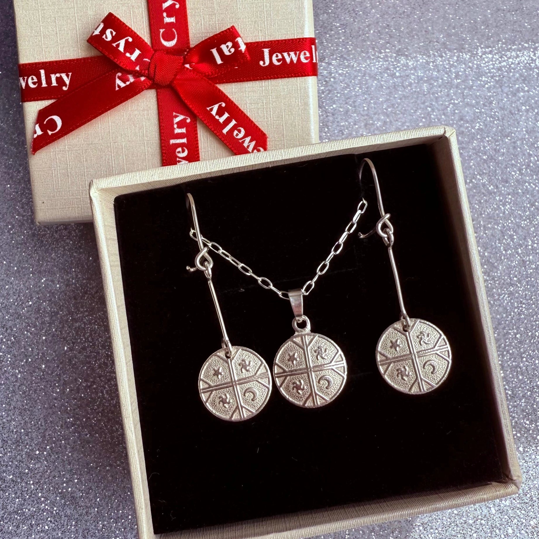 Conjunto Dama Diseño Diseño Mapuche kultrun Plata fina ley 925 y Plata 950