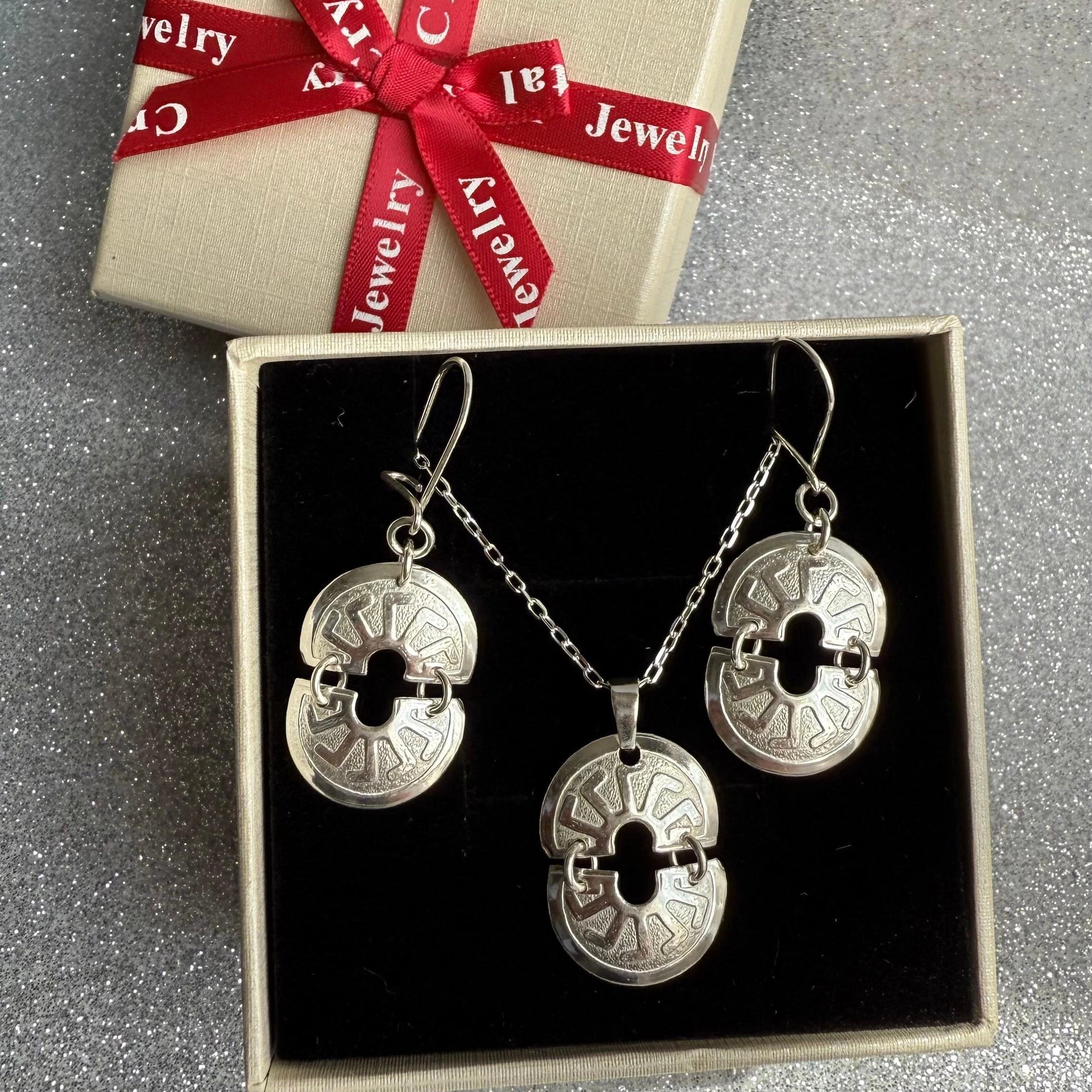 Conjunto Dama Diseño Mapuche trapelacucha Plata fina ley 925 y Plata 950