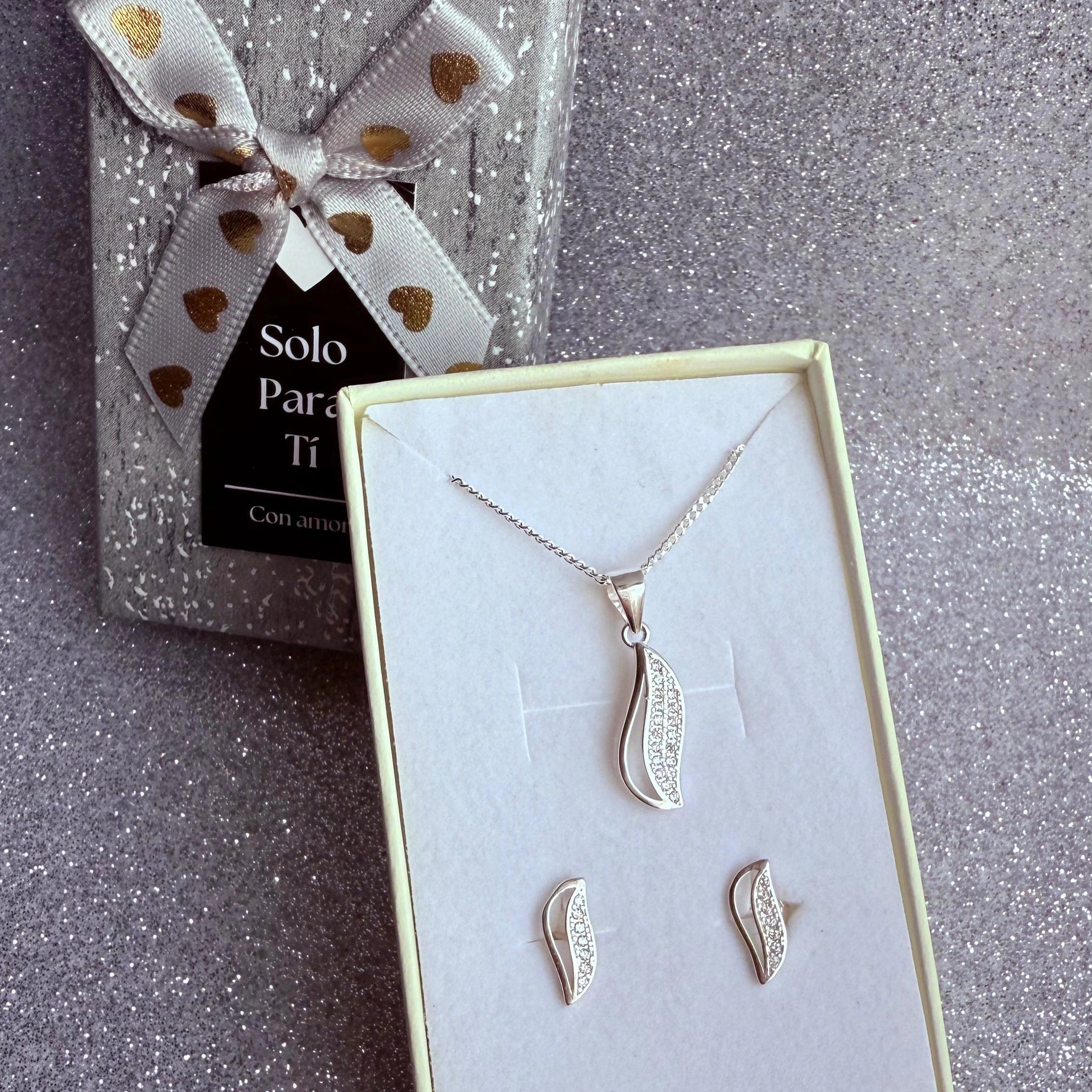 Conjunto Dama Diseño hojitas con microcircones Plata fina ley 925