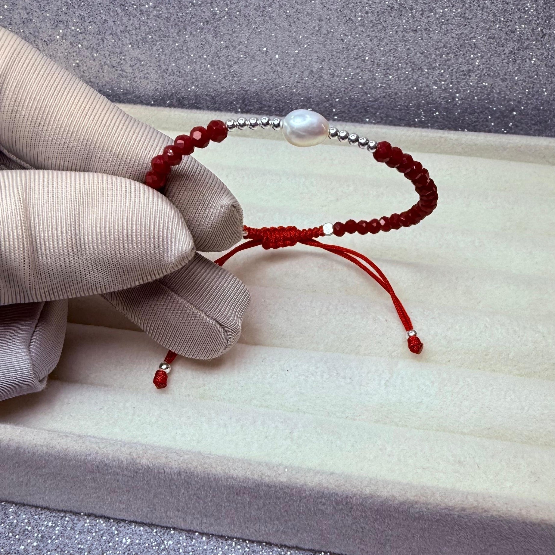 Pulsera Hilo Rojo Protección Cristales ,pelotitas y Perla de rio