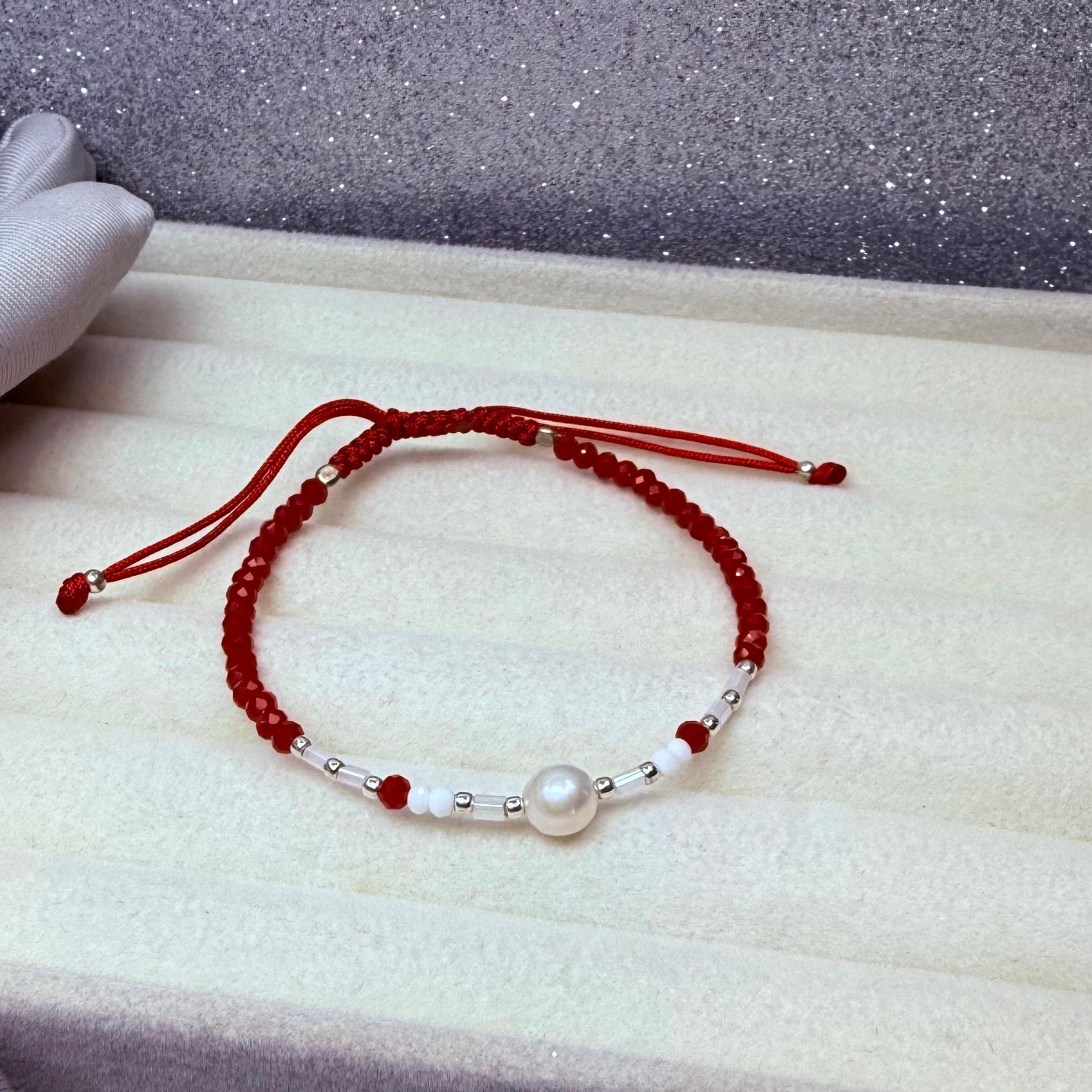 Pulsera Hilo Rojo Protección Cristales y Perla de rio