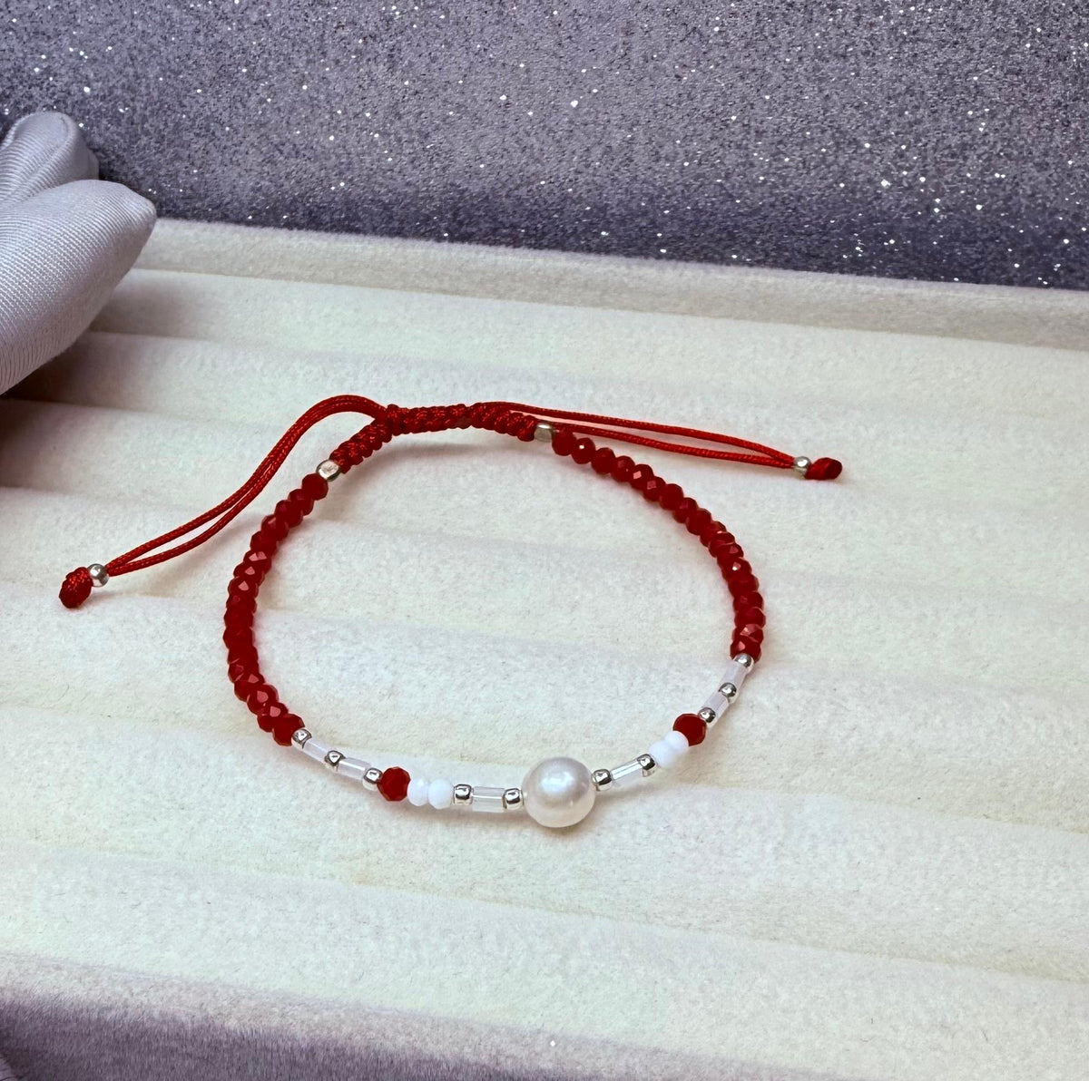 Pulsera Hilo Rojo Protección Cristales y Perla de rio