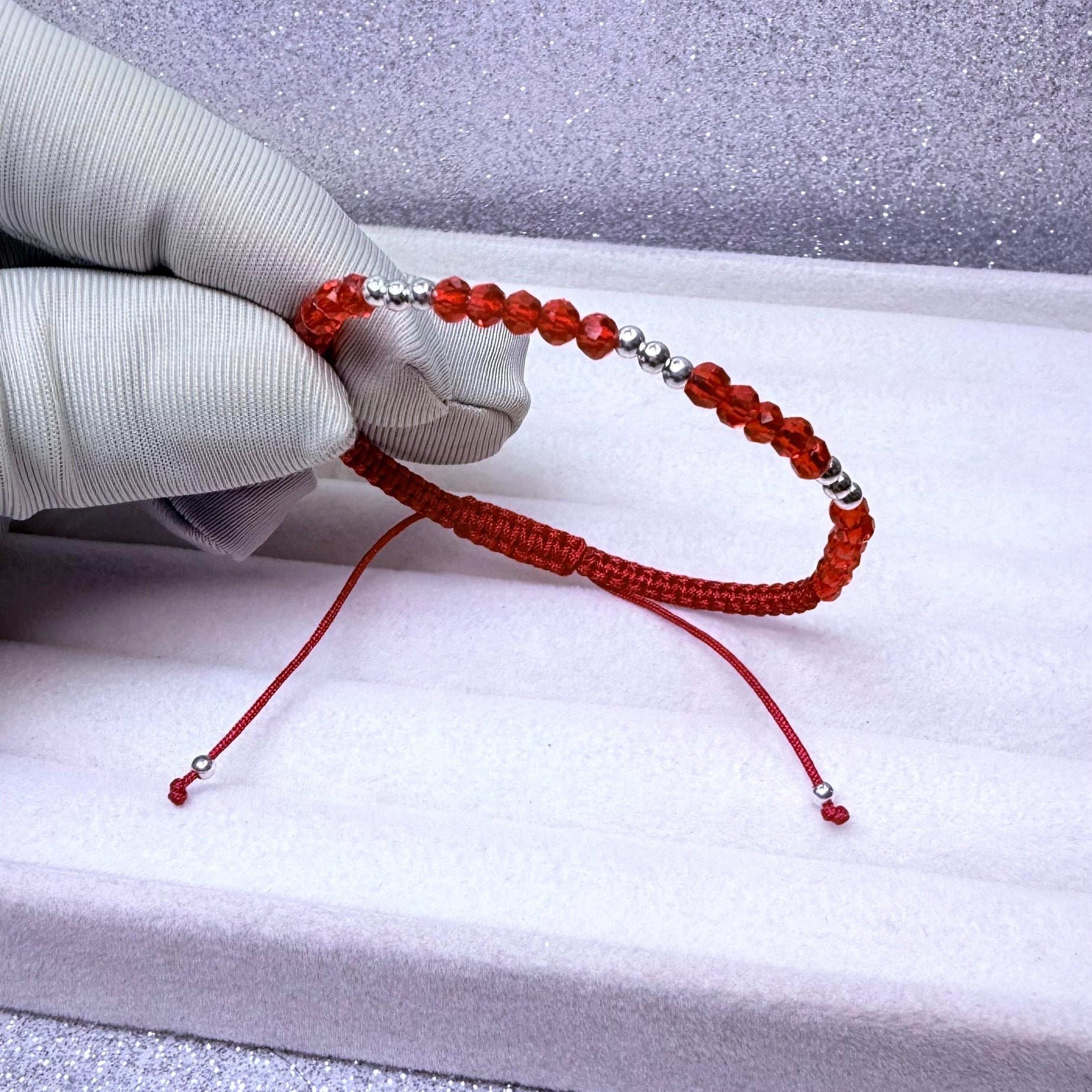 Pulsera Macramé Hilo Rojo Protección Con cristales y Pelotitas