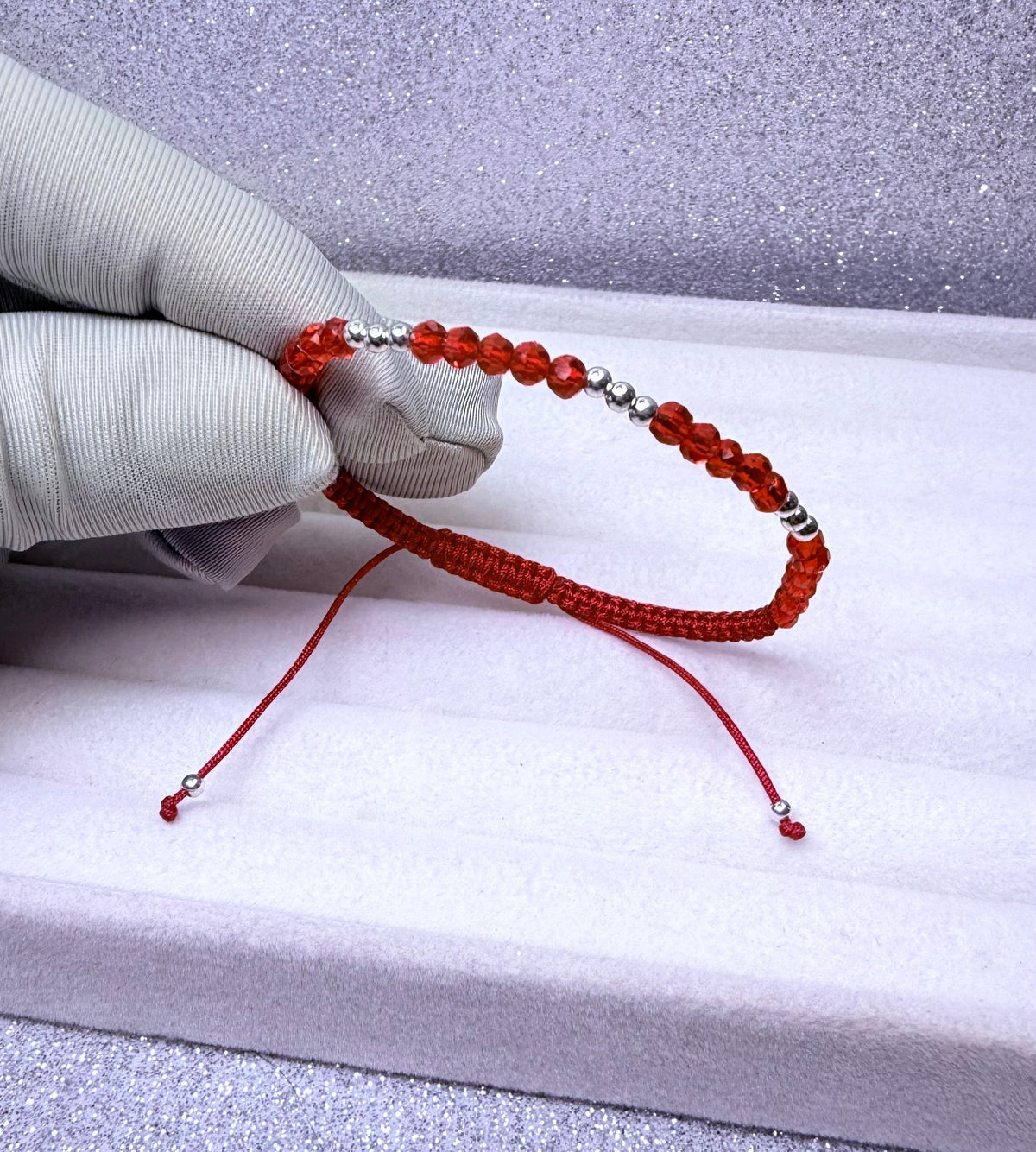Pulsera Macramé Hilo Rojo Protección Con cristales y Pelotitas