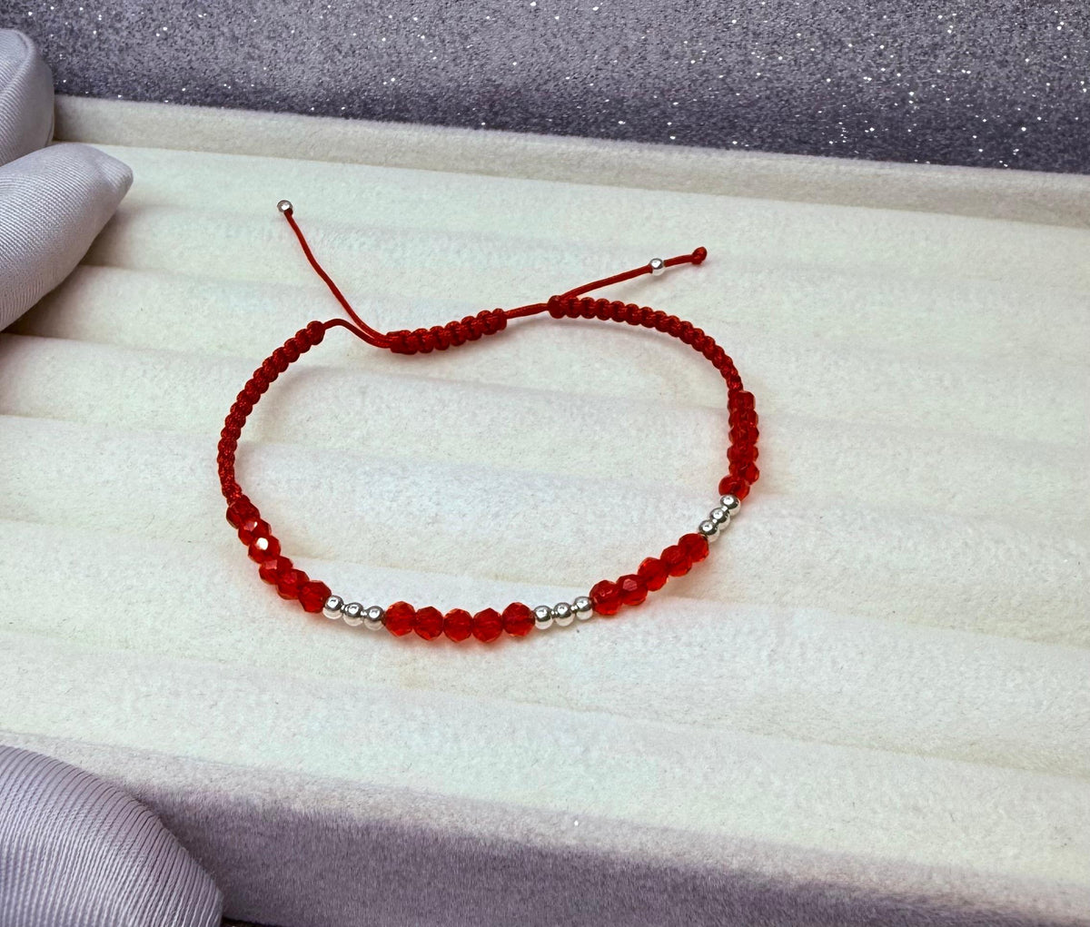 Pulsera Macramé Hilo Rojo Protección Con cristales y Pelotitas