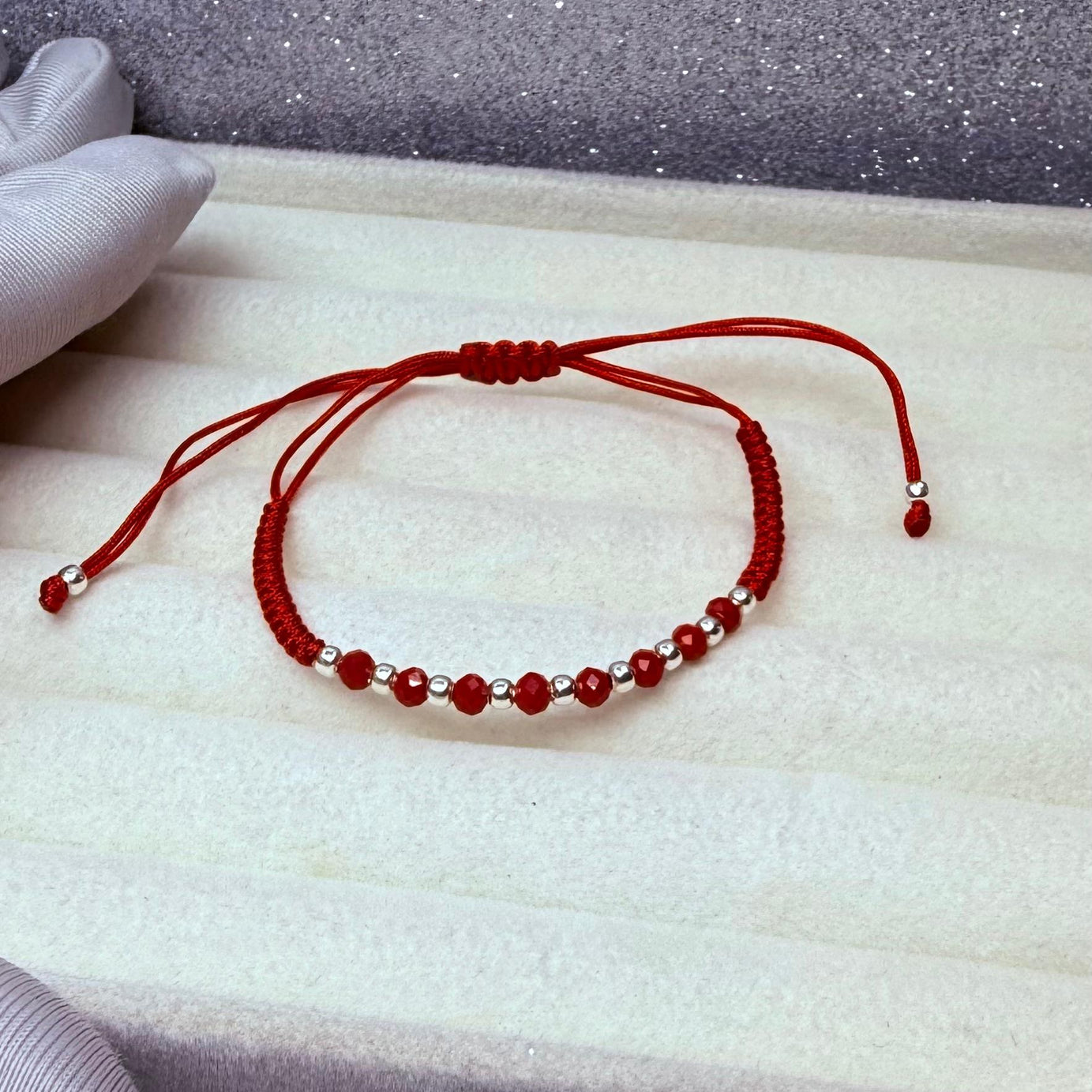 Pulsera Macramé Hilo Rojo Protección Con cristales y Pelotitas intercaladas