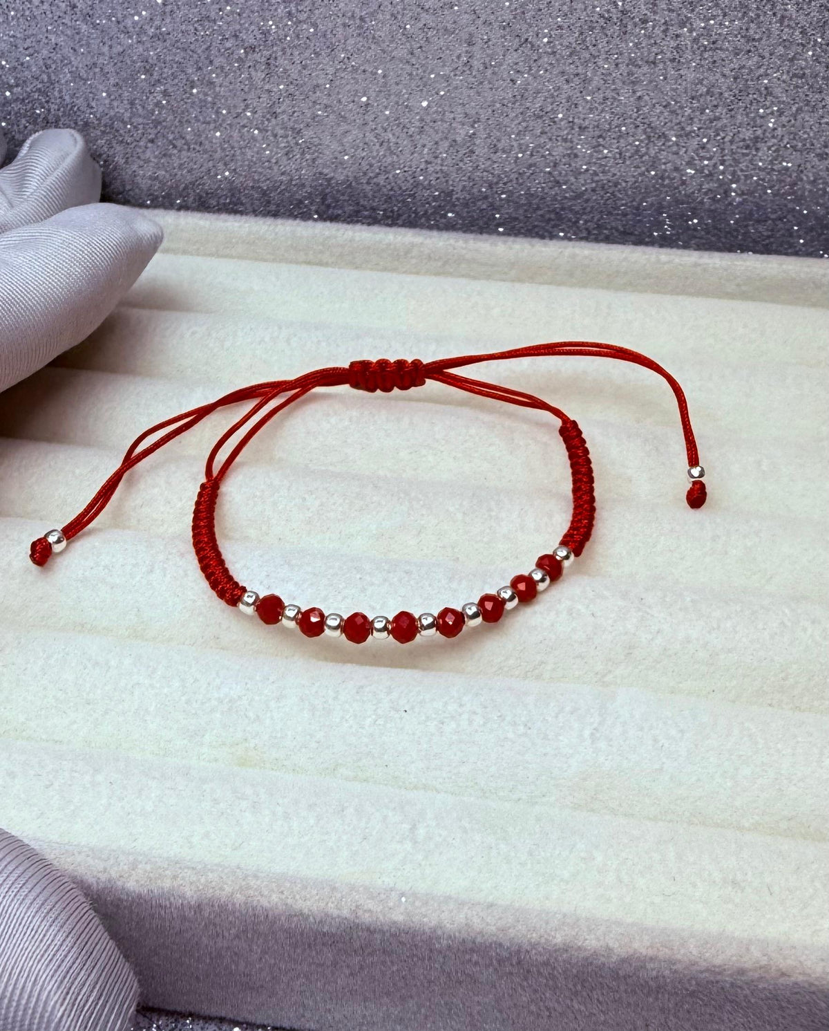 Pulsera Macramé Hilo Rojo Protección Con cristales y Pelotitas intercaladas