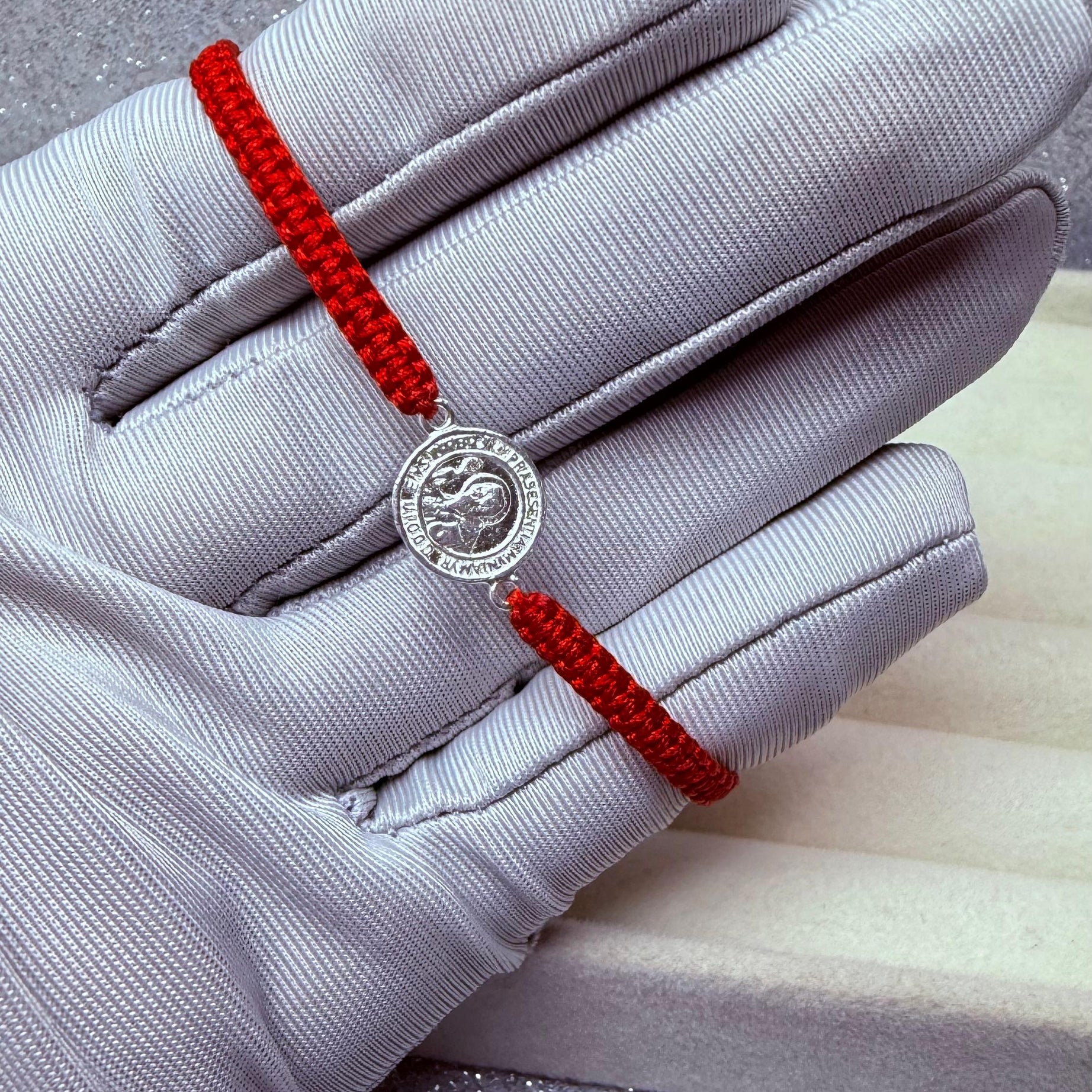 Pulsera Macramé Hilo Rojo Protección Dije San Benito Plata 925