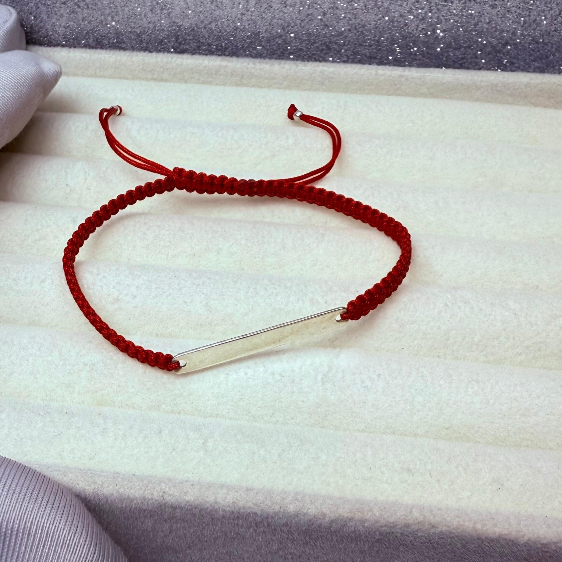 Pulsera  macramé Hilo Rojo Protección Placa 2,5 cm x 3 mm Plata 925