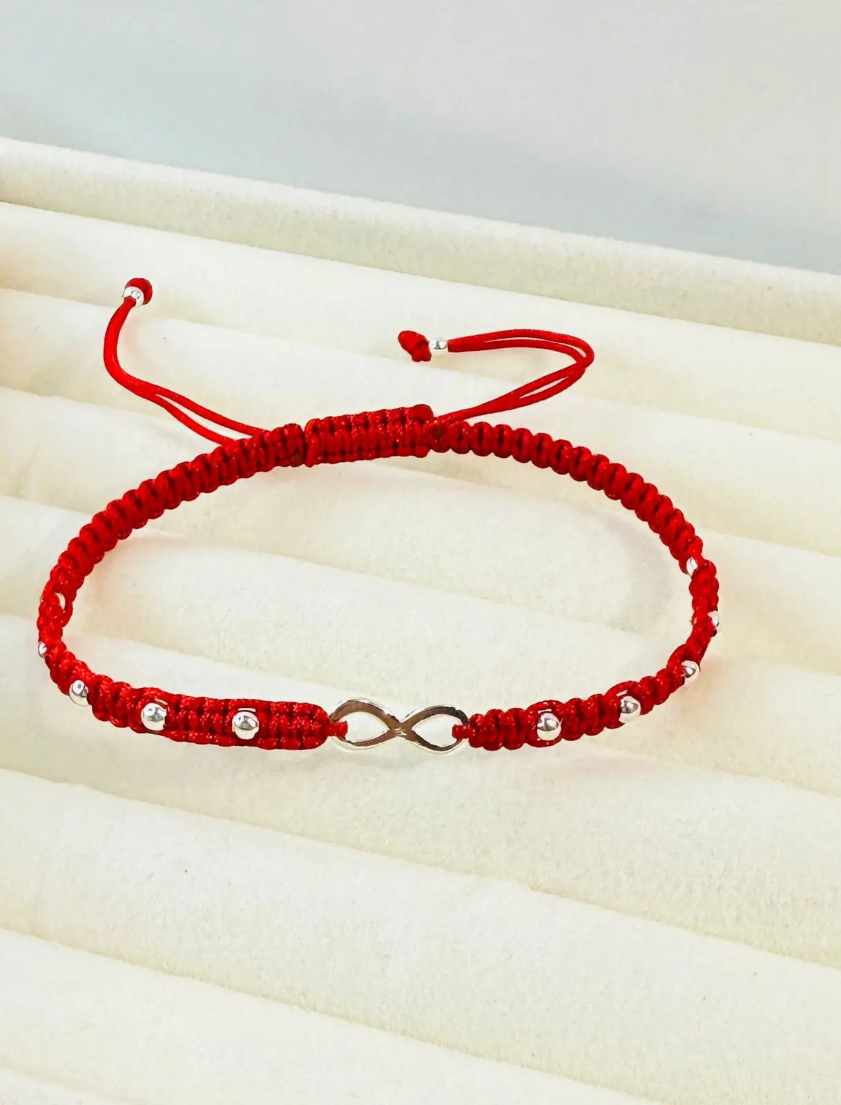 Pulsera  macramé Hilo Rojo Protección infinito pelotitas