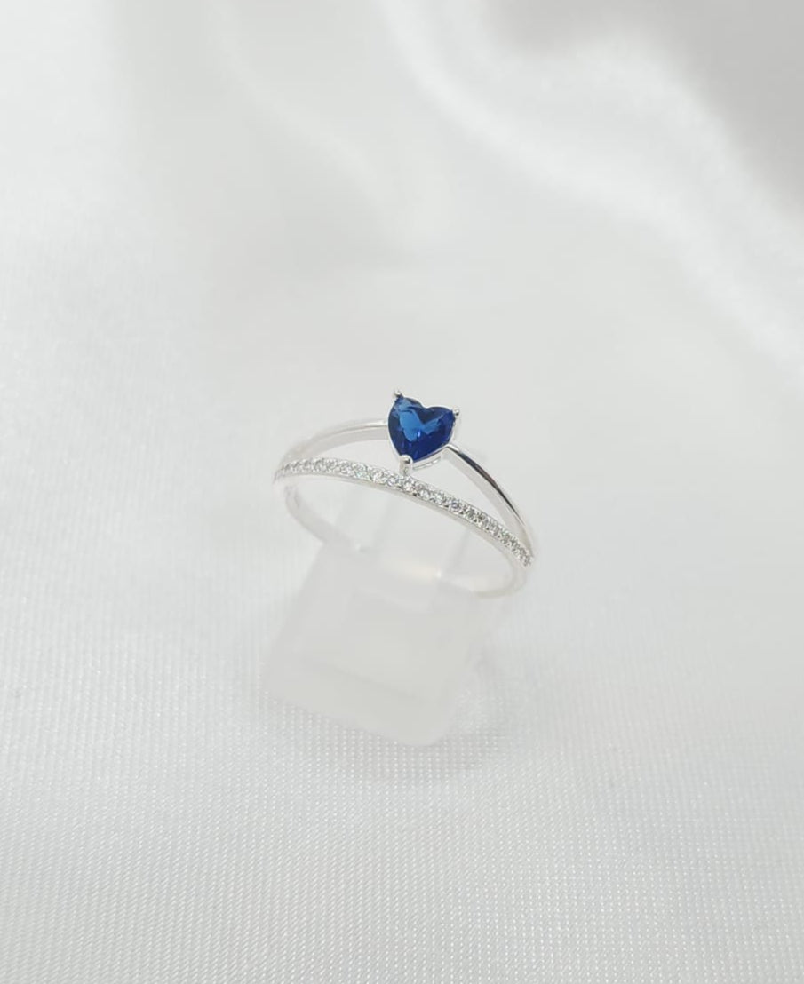 Anillo Dama diseño Corazón Circón Azul con incrustación de Microcircones