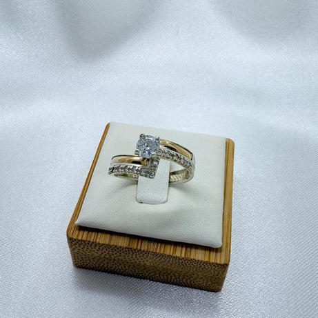 Anillo Dama Diseño Circón con incrustaciones de Microcircones P.925 con Oro de 14k.