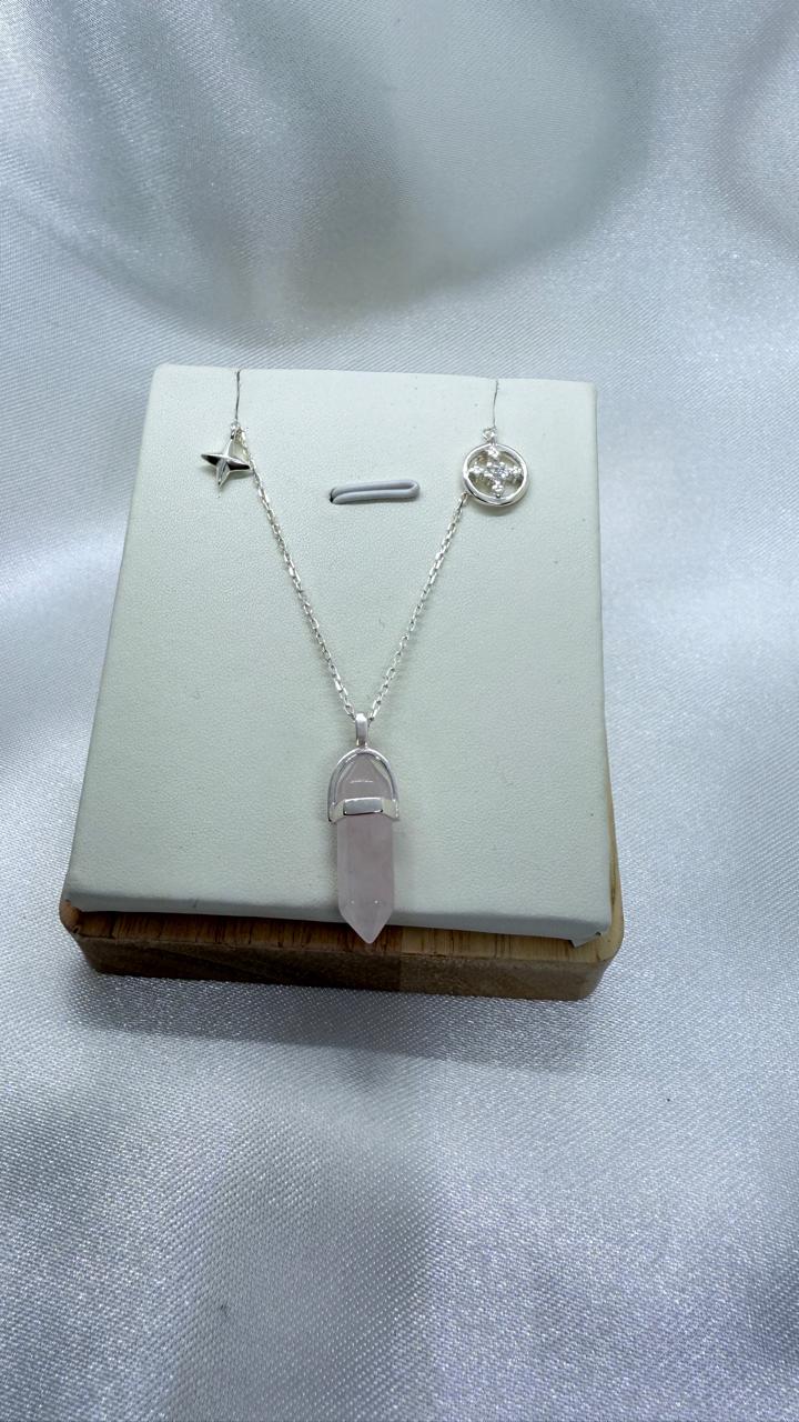 Collar Diseño Cuarzo Rosado con dijes