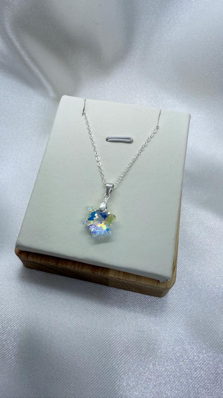 Collar con Dije Diseño Copo de Nieve Cristal Tornasol