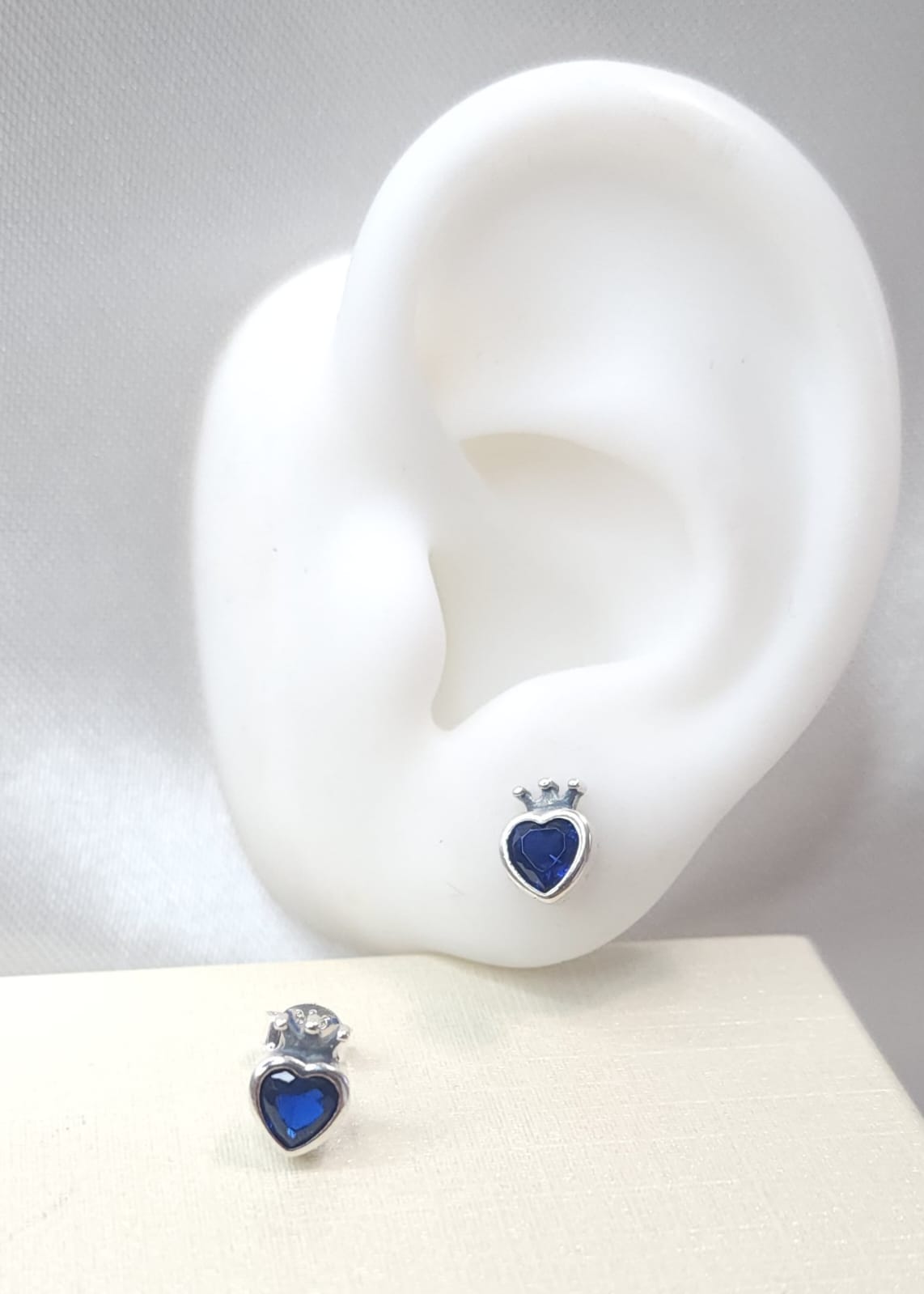 Aros Diseño Corazón circón AZUL con Corona