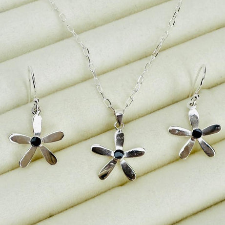 Conjunto Dama Diseño Flor Esmalte negro