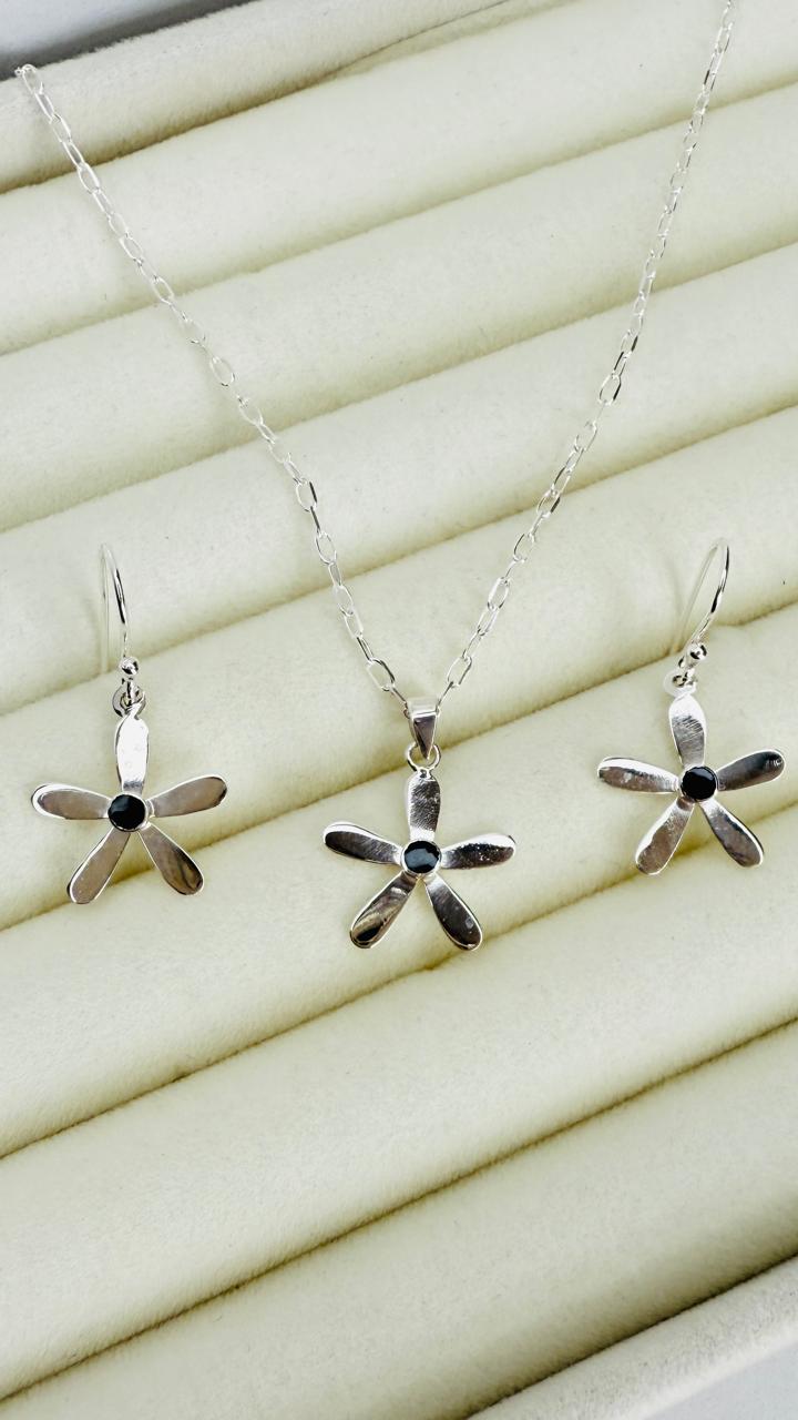 Conjunto Dama Diseño Flor Esmalte negro