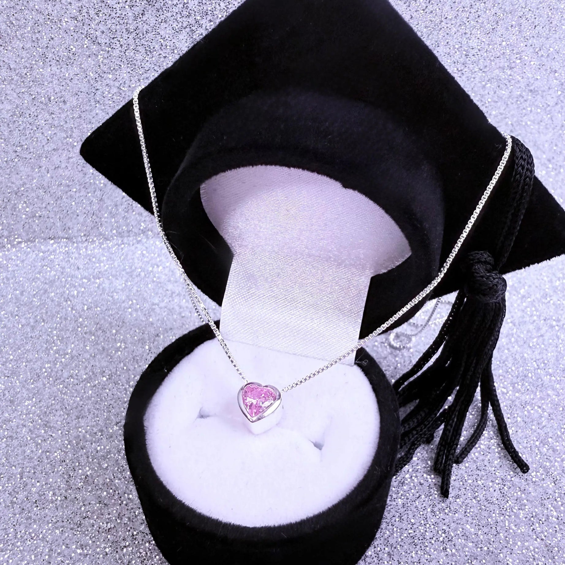 Collar corazón rosado cadena veneciana de 45cm de largo Plata fina ley 925 con caja birrete negro