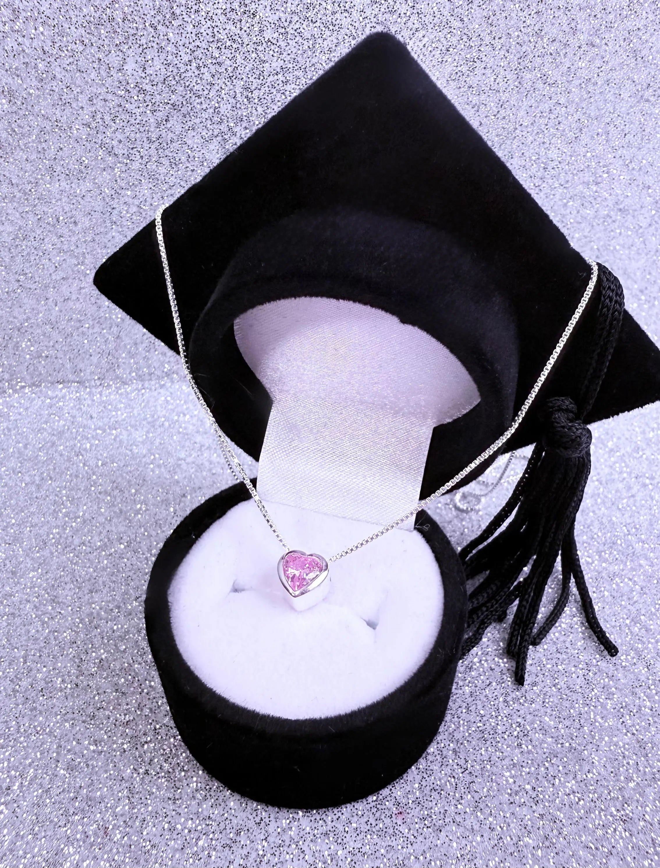 Collar corazón rosado cadena veneciana de 45cm de largo Plata fina ley 925 con caja birrete negro
