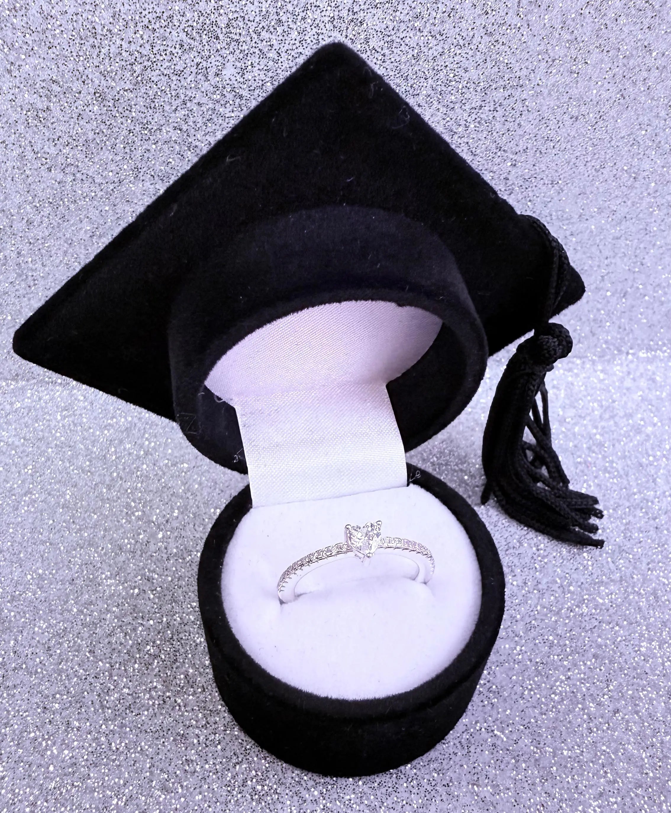 Anillo dama Corazón Cristal con microcircones cristal Plata fina ley 925 con caja birrete negro