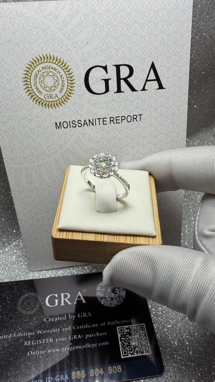 Anillo Dama Flor MOISSANITA con circones