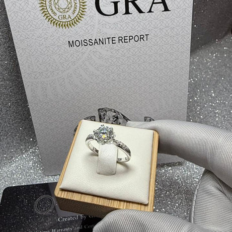 Anillo Dama Flor MOISSANITA con circones