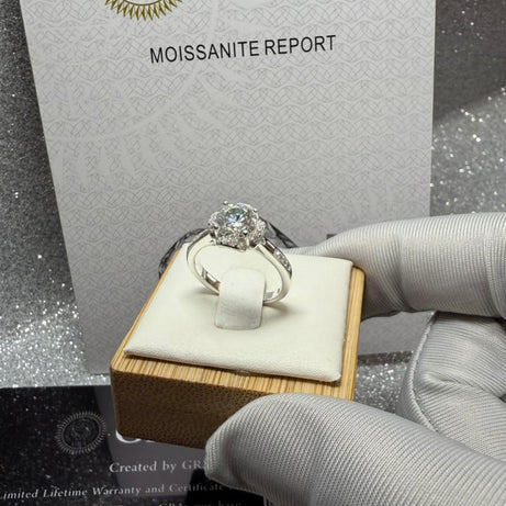 Anillo Dama FLOR MOISSANITA con circones