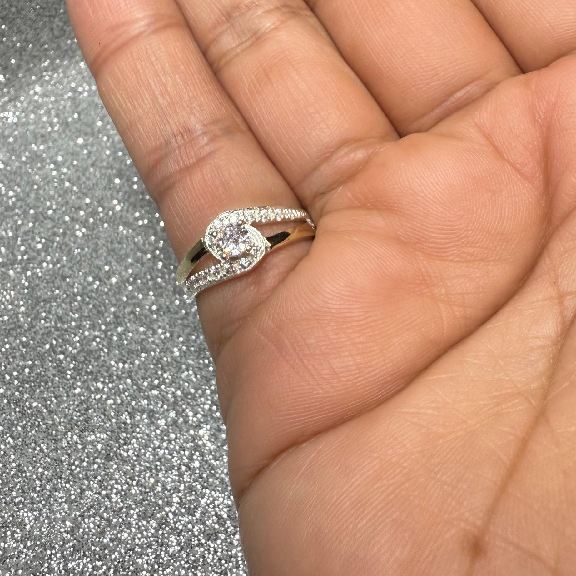 Anillo Dama Diseño Circón cintillo P.925 con Oro de 14kilates